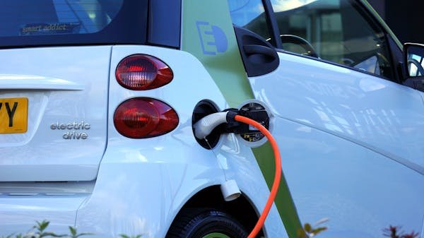Location voiture électrique : l'option écoresponsable à essayer !
